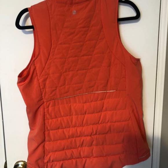 Medium puffer vest, active wear, papaya color - Picture 2 of 4